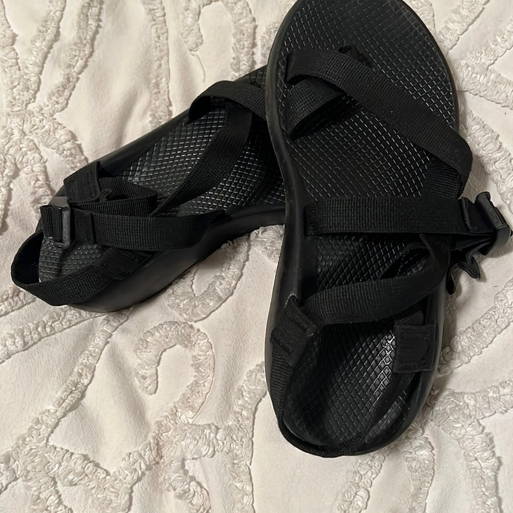 Size 9 mens black chacos